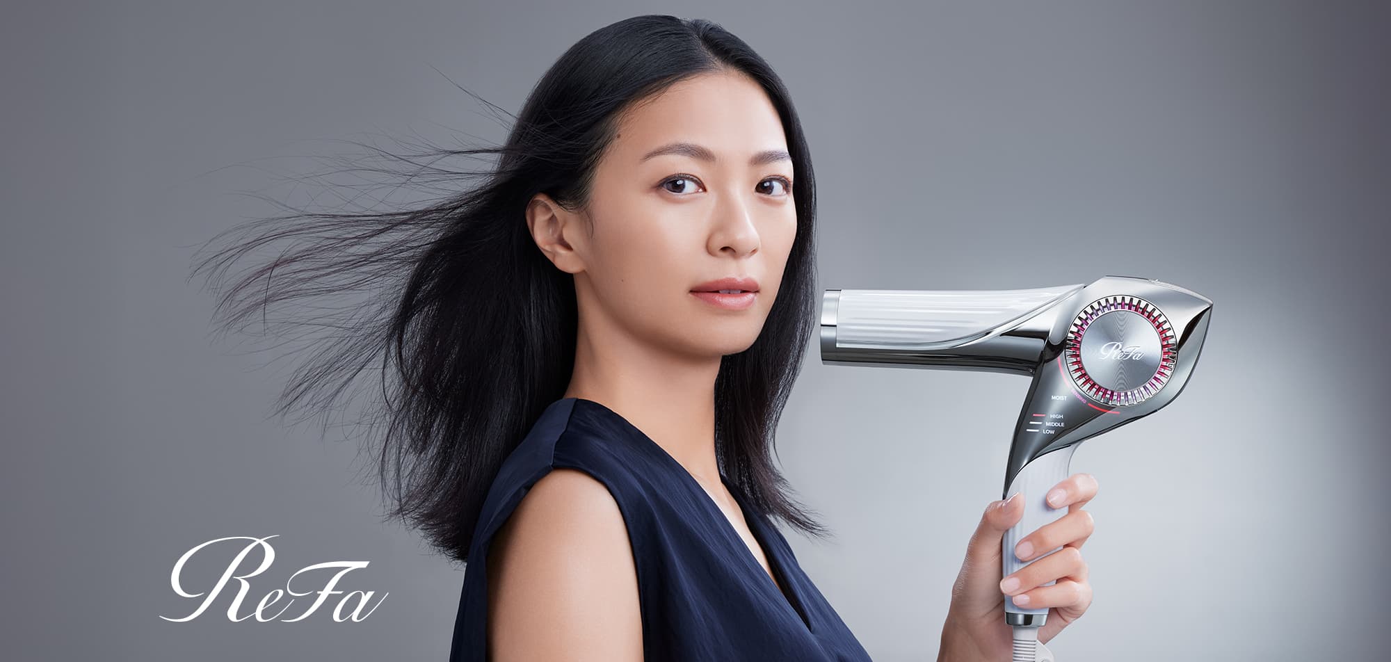 サロンワークの中で使用されるReFaのドライヤー