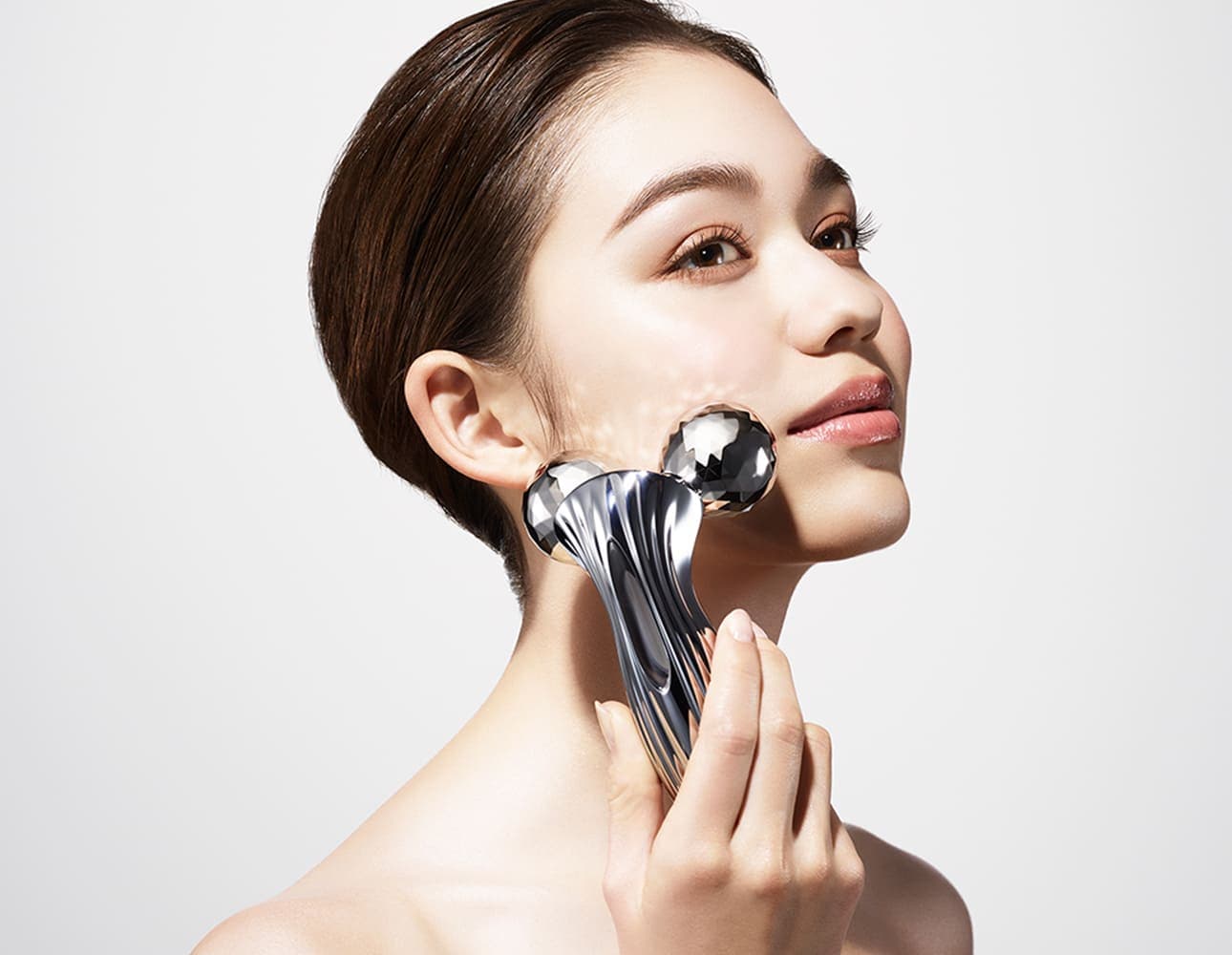 初期のReFa美顔ローラーと現在の多様な製品ラインナップ